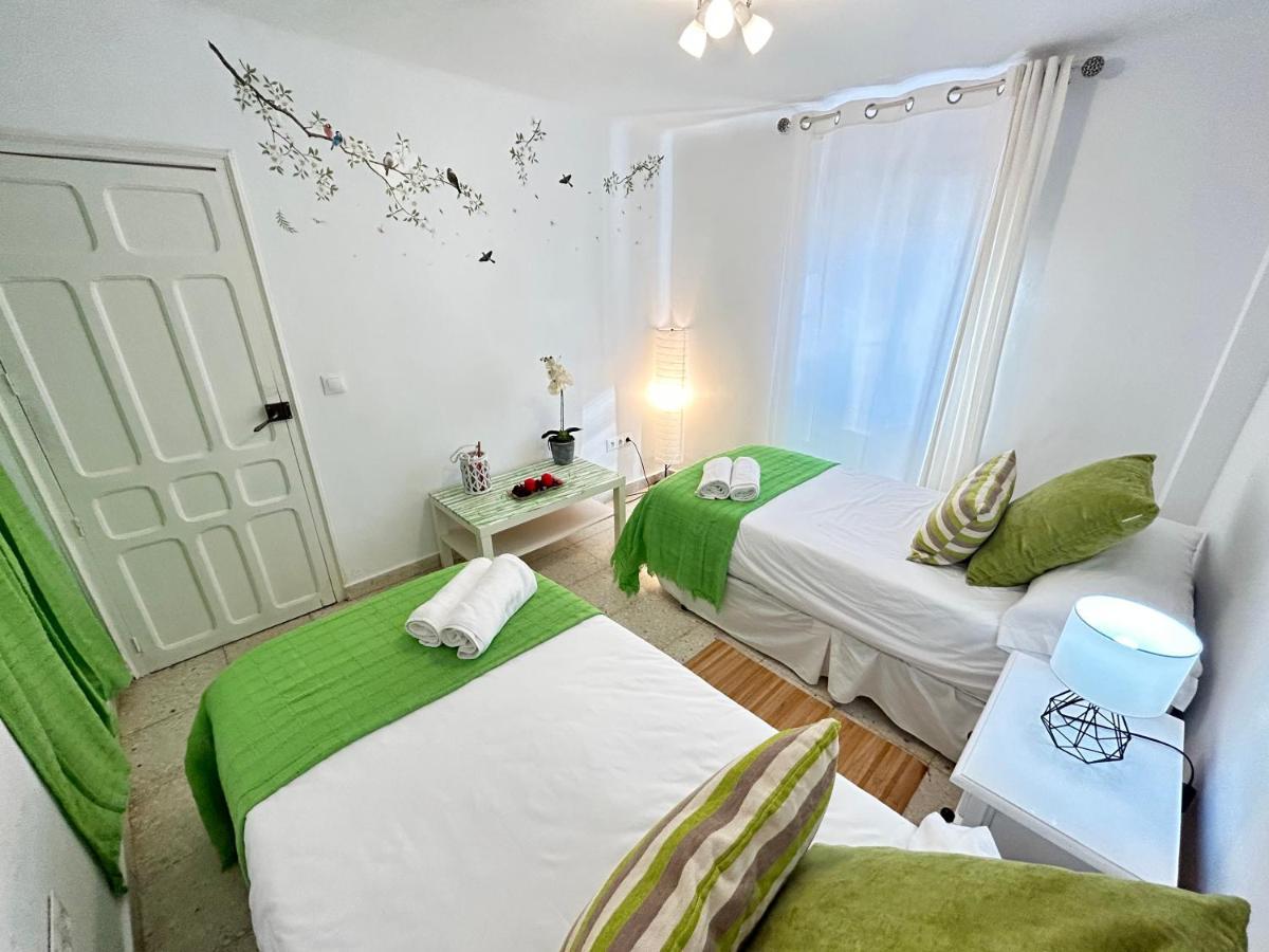 Cozy Town House With Terrace And Free Wifi Villa Ronda Buitenkant foto